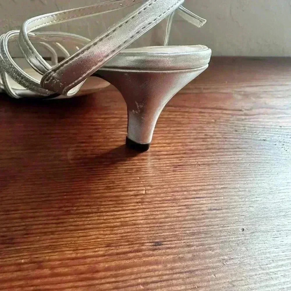 Benjamin Walks Touch Ups Women's Amara Heeled Sandal Silver Size 6.5 New - Picture 9 of 11